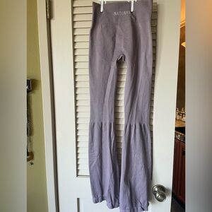 The hourglass yoga pants from Naturyl by niykee heaton